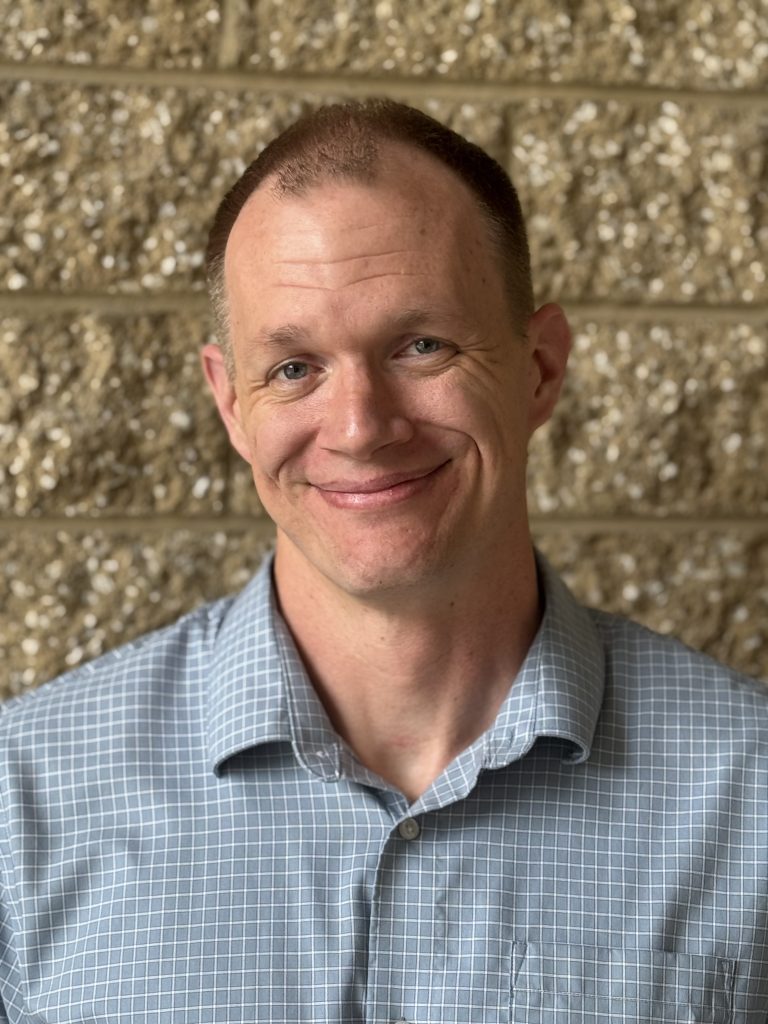 headshot of Peter Arth.